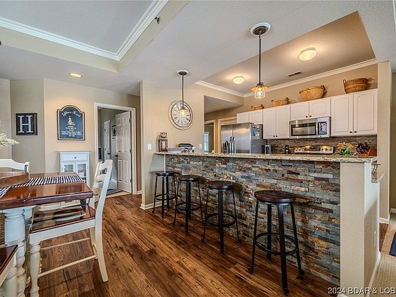 4th image of 202 E Palisades Dr #4B