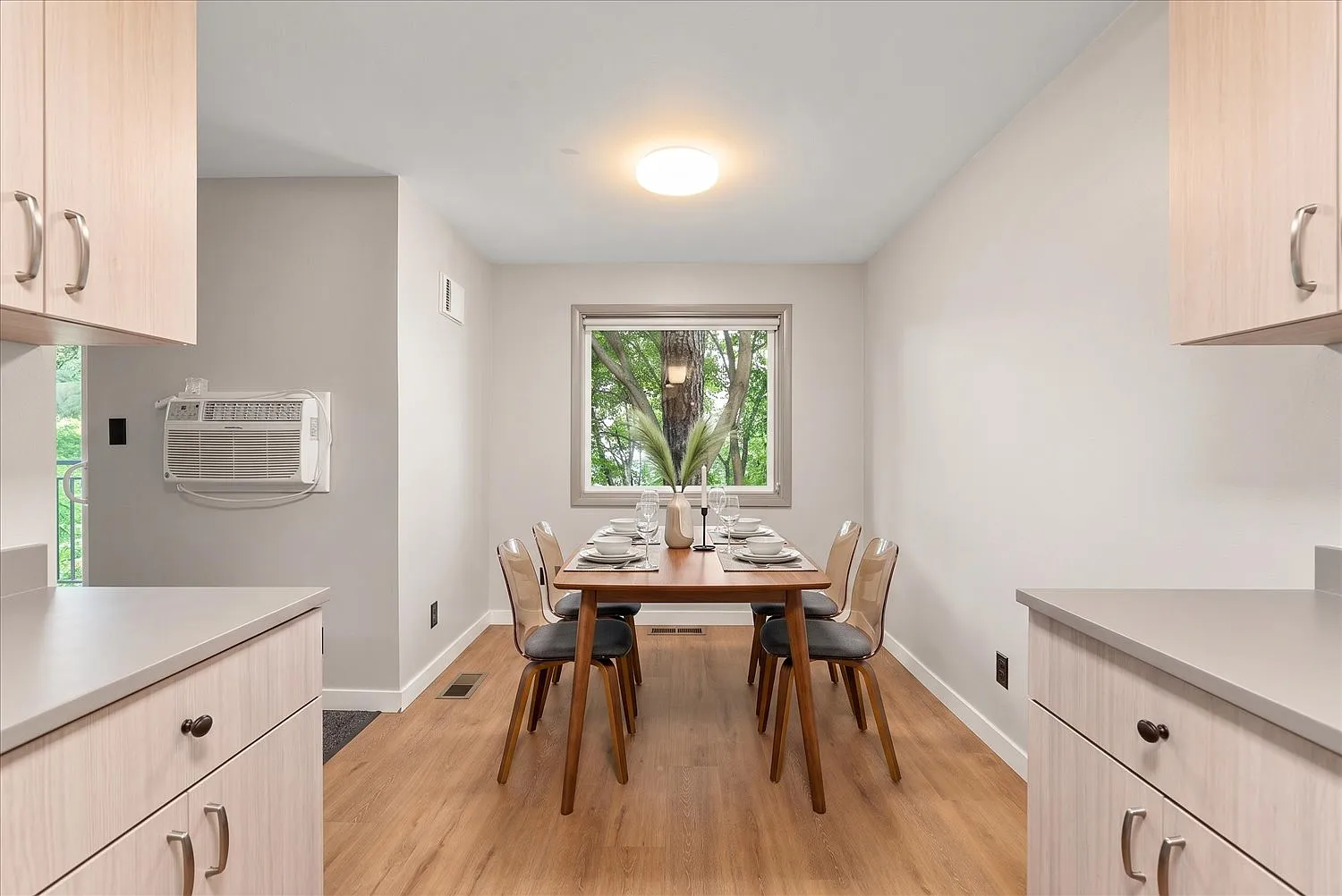 1 bed, 736 sqft, $1,400 — Photo 1