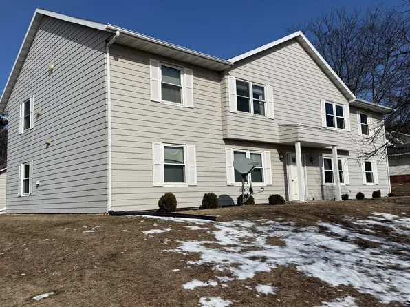 3226 Oak Knoll Dr #4, Eau Claire, WI 54701
