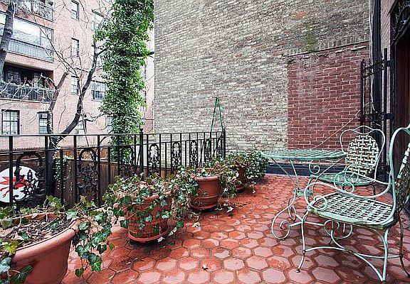 5th image of 127 E 78th St