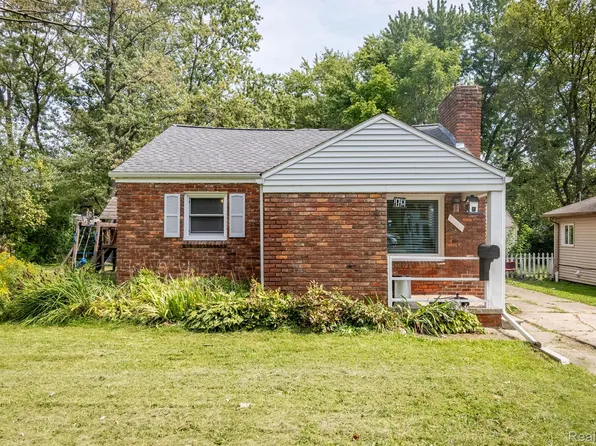 22120 Hawthorne St, Farmington, MI 48336