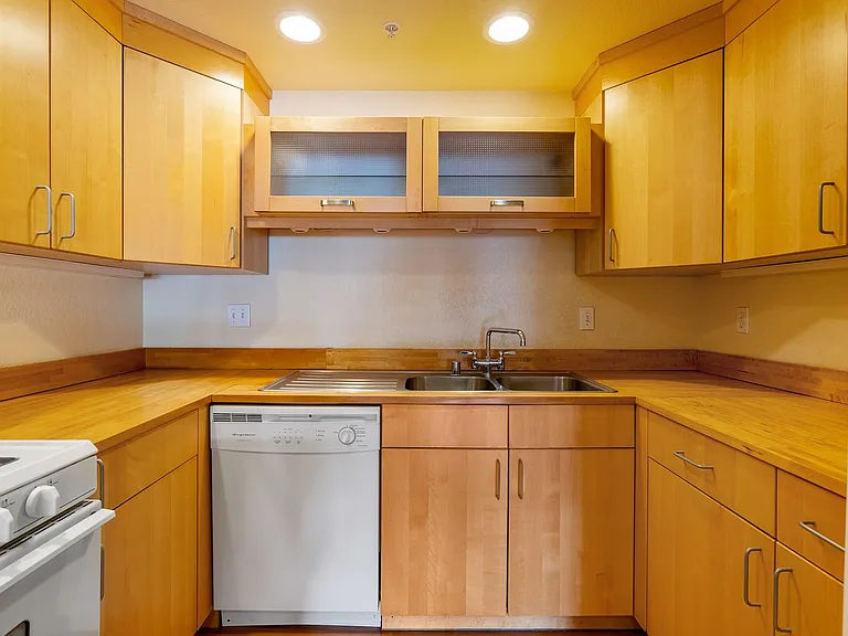 2074-2078 Parker Street - Residential — Photo 8