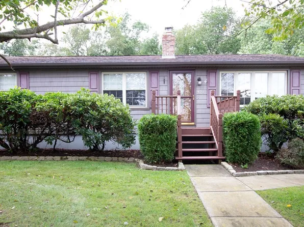 471 Estherbrook Ave, Dighton, MA 02715