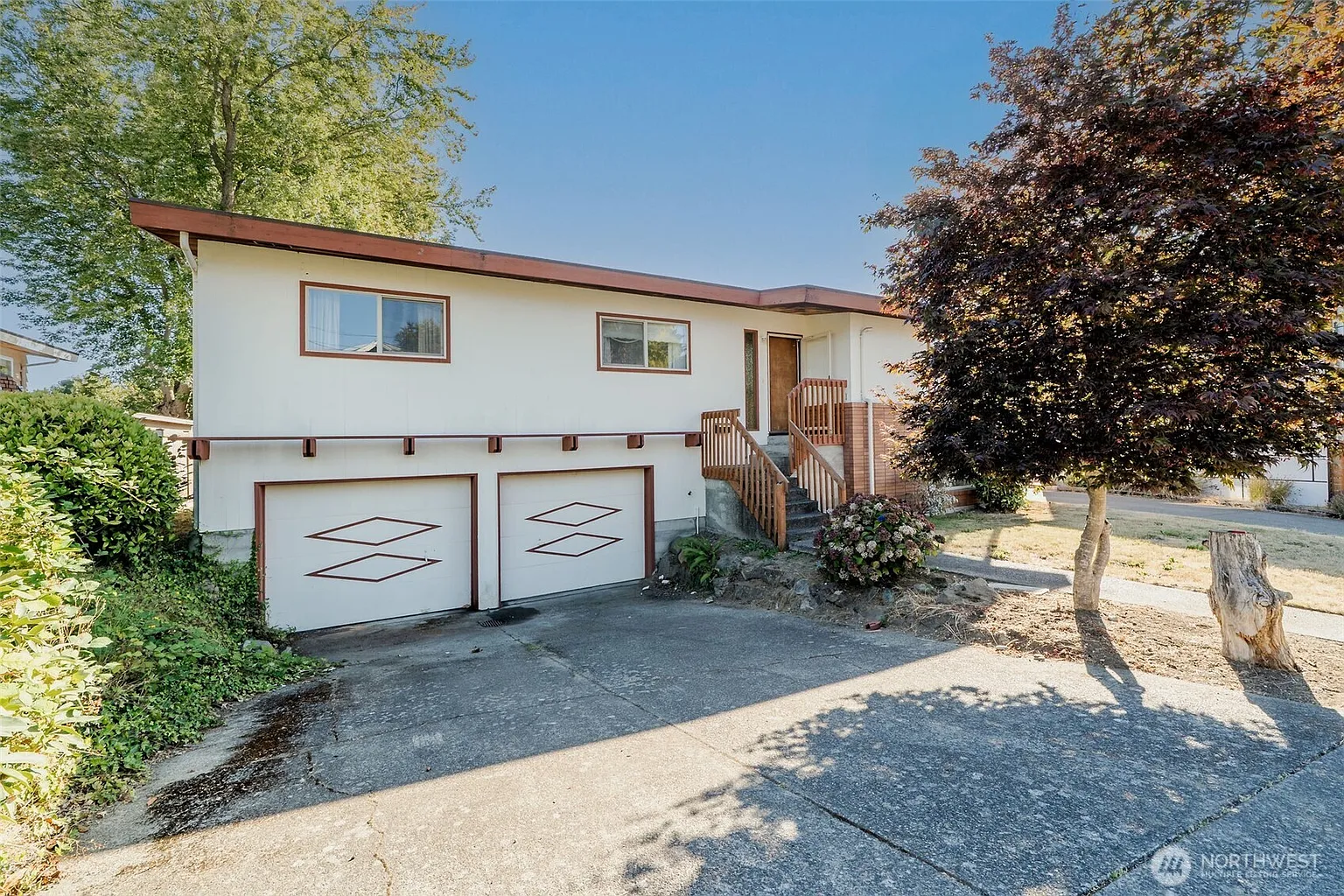 3609 SW Holden Street photo 1