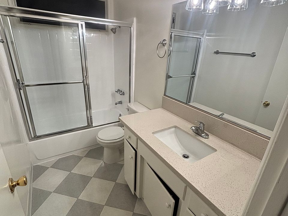 2nd image of 305 S Rexford Dr APT 2