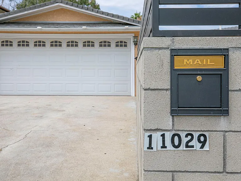 11029 Eldora Ave — Photo 3