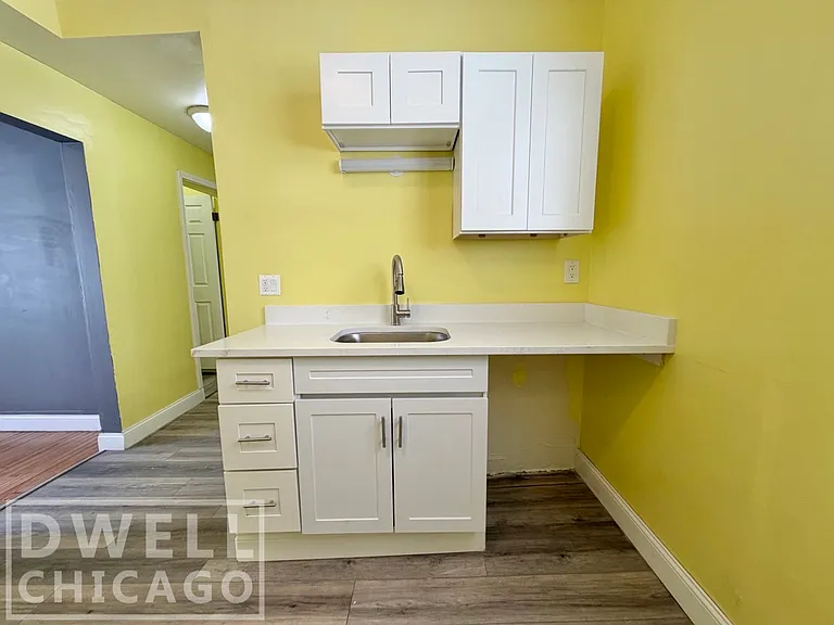 735 N Christiana Ave #2RR — Photo 8