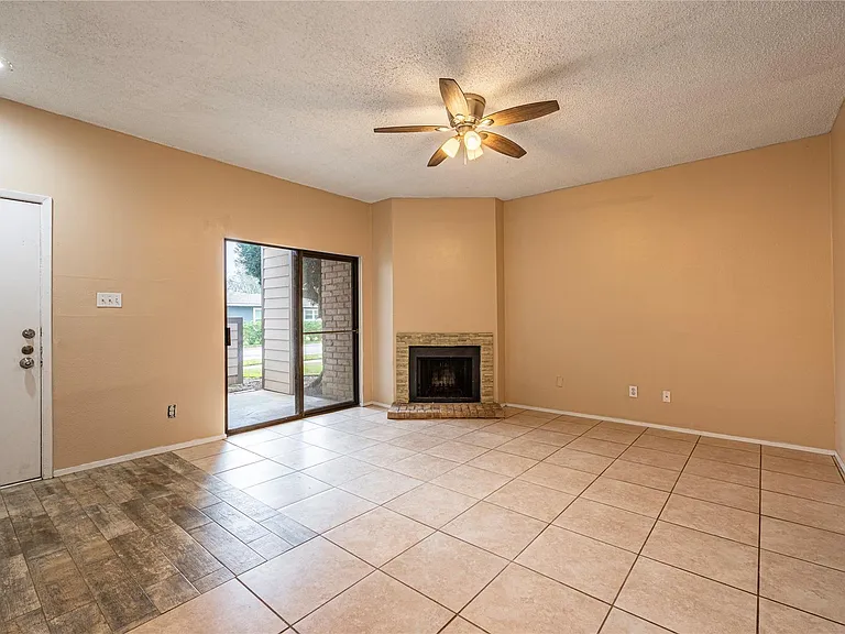 7069 N Holiday Dr — Photo 5