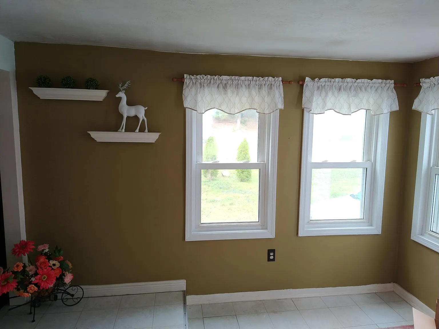 3 bed, 2029 sqft, $3,650 — Photo 3