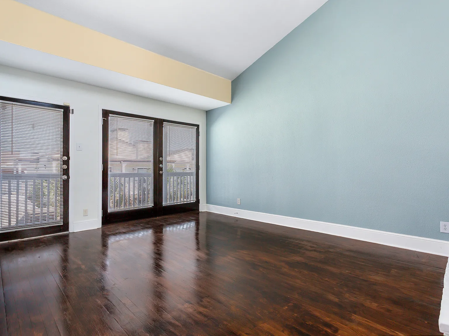 2 bed, 1050 sqft, $1,995 — Photo 3