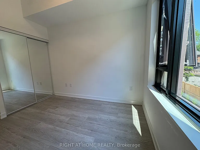 3 Strathgowan Ave #202 — Photo 20
