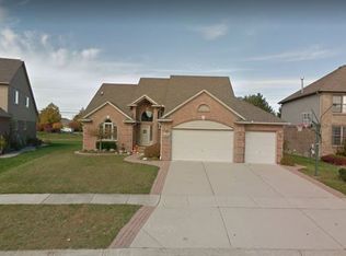 21323 Waverly Dr, Macomb, MI
