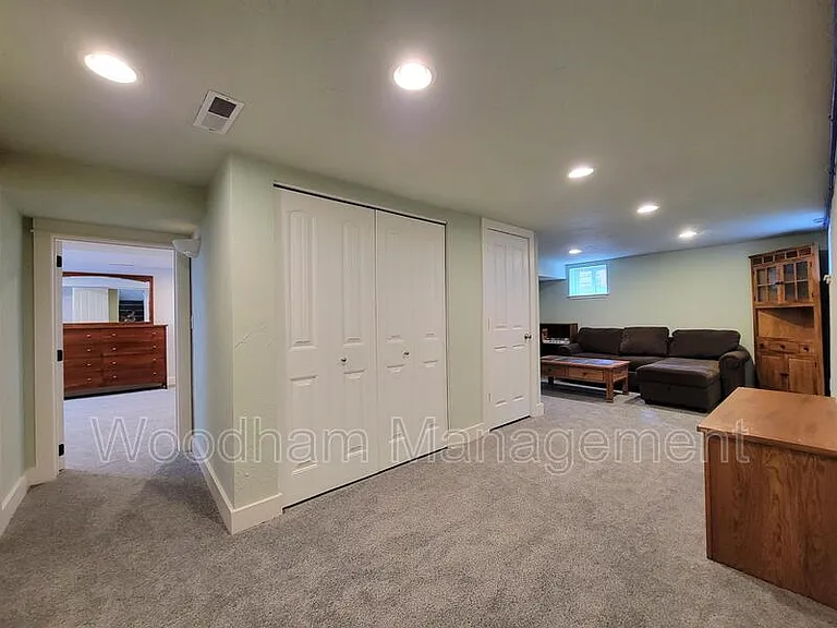 407 N Broadway Ave — Photo 22