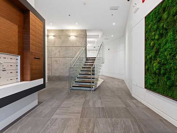 4th image of 717 W 17th Ave #304
