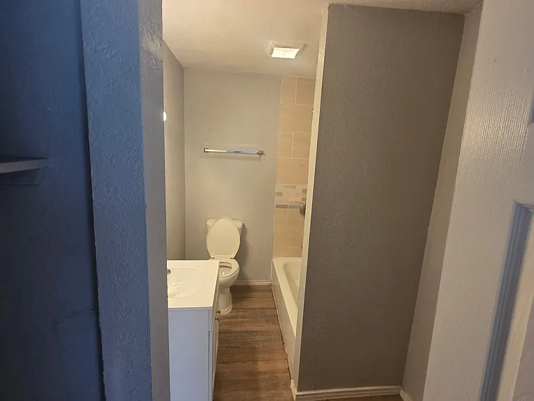 211 W Huff Ave #A — Photo 4
