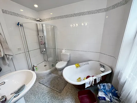 Rented by Compass | media 27