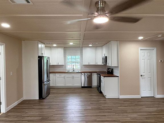 4th image of 404 Greenwood Cir