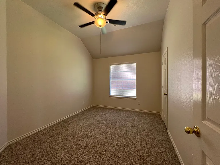 1141 Nickerson Ln — Photo 7
