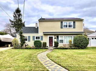 20 Polo Rd, Massapequa, NY 11758