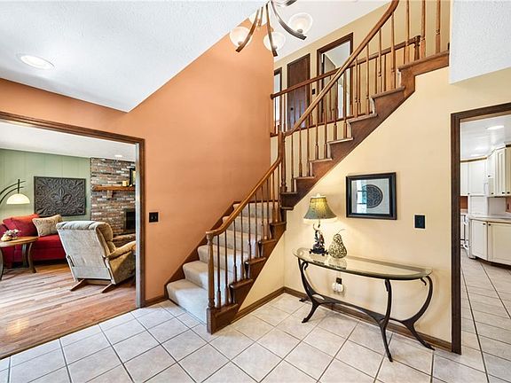 3rd image of 8620 Camelot Dr