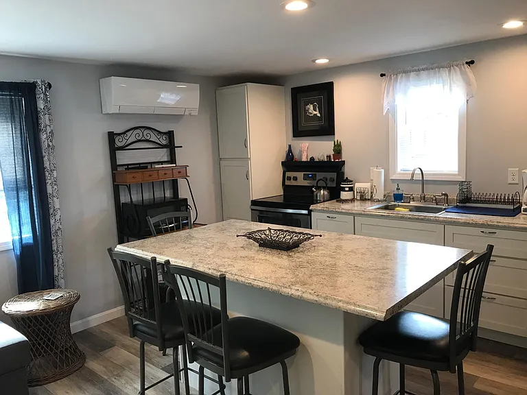 88 Carll Ave — Photo 8