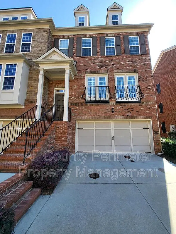 3 bed, 3.5 bath, 2710 sqft, $2,995 — Photo 1
