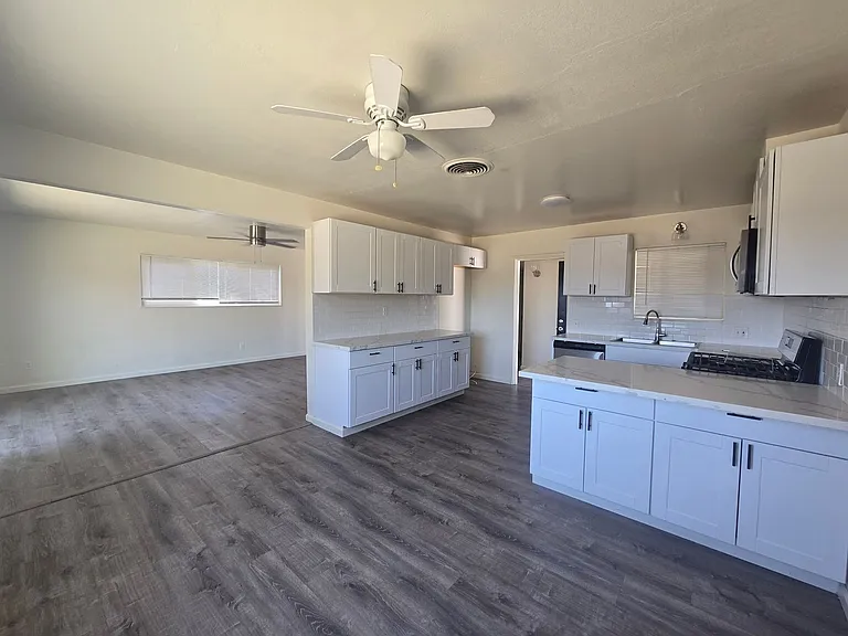 1200 W Water St — Photo 13