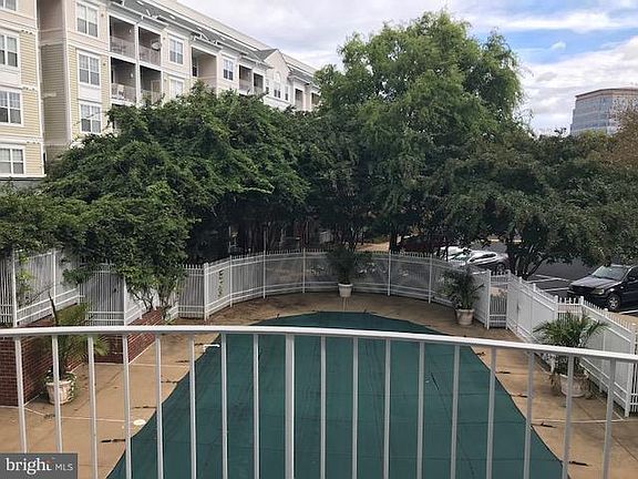 3rd image of 1625 International Dr Unit 304