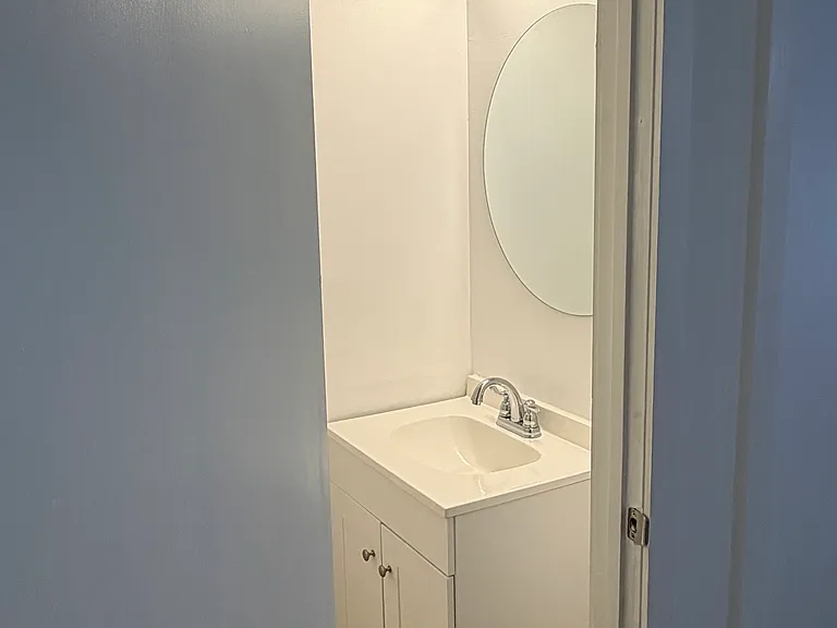 11 Royalgate Dr #11 — Photo 5