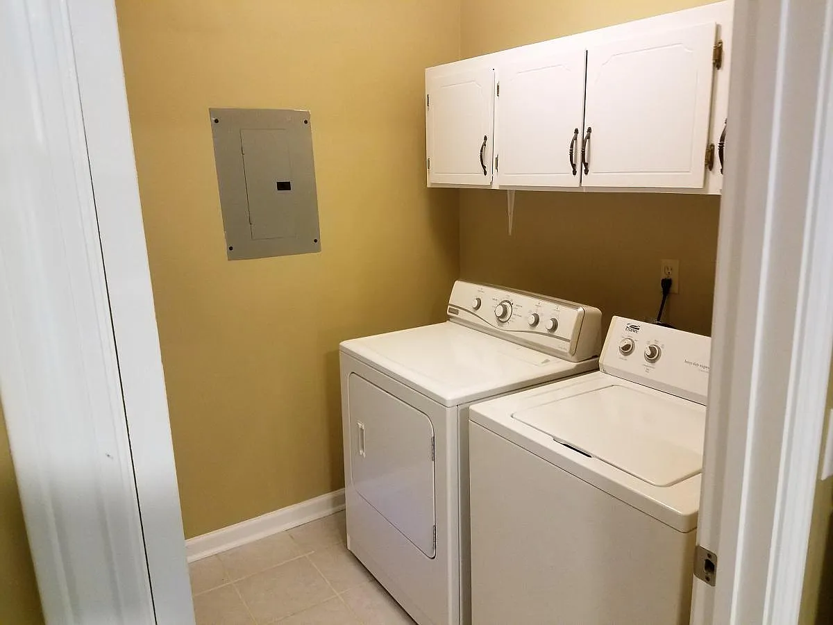 2 bed, 1009 sqft, $1,375 — Photo 3