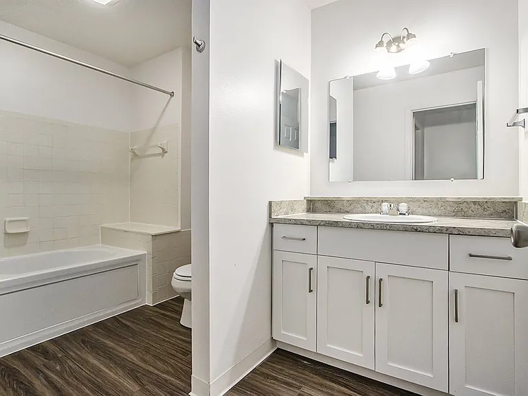 Autumn Lakes Apartments and Townhomes — Photo 95