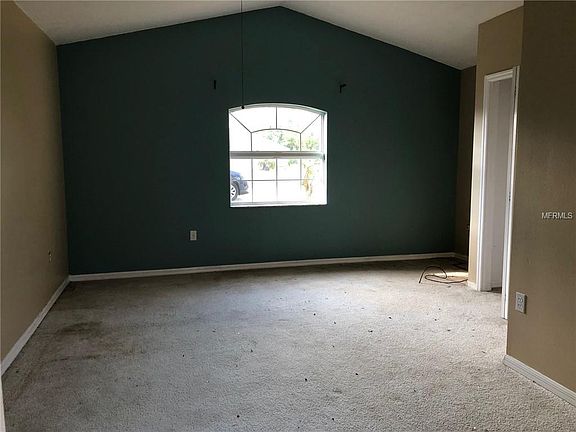 3rd image of 303 Shady Oak Loop