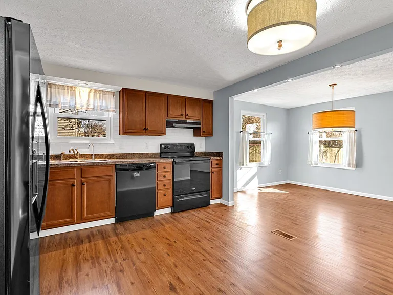 880 Ruskin Dr — Photo 11