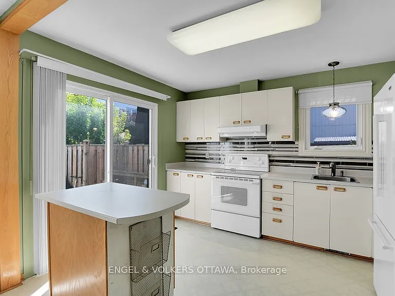 837 Eastvale Dr #110 — Photo 16