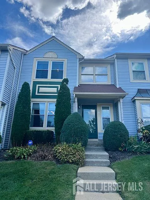 7 Heritage Sq