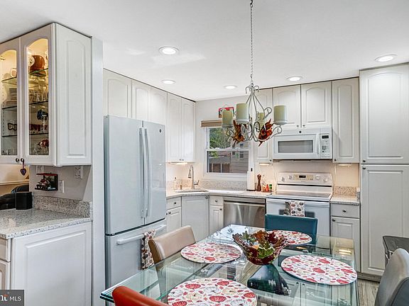 4th image of 6109 Larkspur Dr