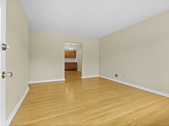 4th image of 3757 Fairburn Dr
