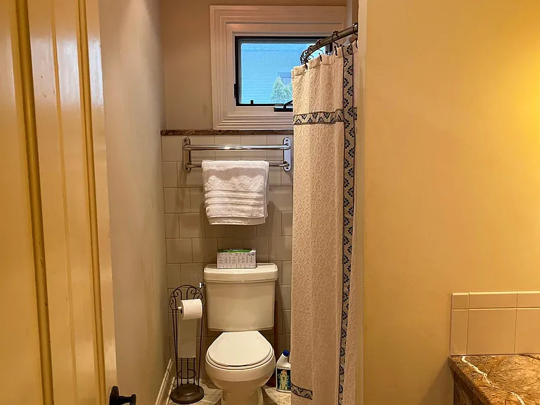 147 E Chestnut St #1 — Photo 12