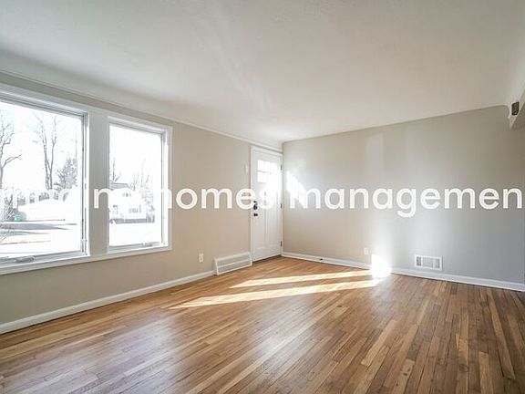 2nd image of 1131 Belrose Rd