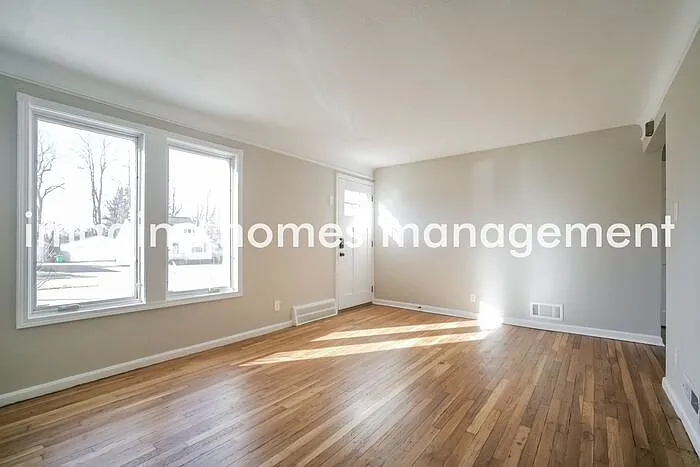 1131 Belrose Rd — Photo 2