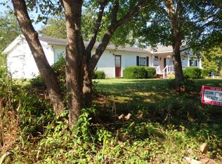 302 Harlin Dr, Gainesville, MO 65655