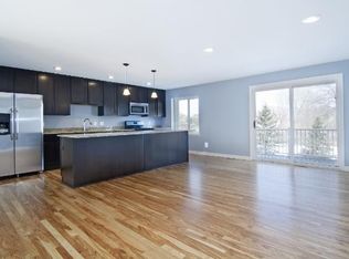 406 Pondridge Cir #406, Wayzata, MN 55391