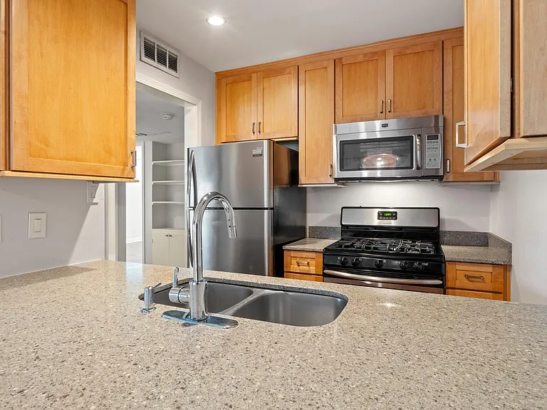 1210 Windsor Rd #220 — Photo 9