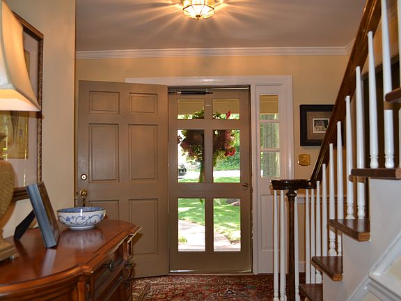 3rd image of 184 Acorn Ln