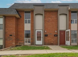 526 College Park Dr, Coraopolis, PA 15108