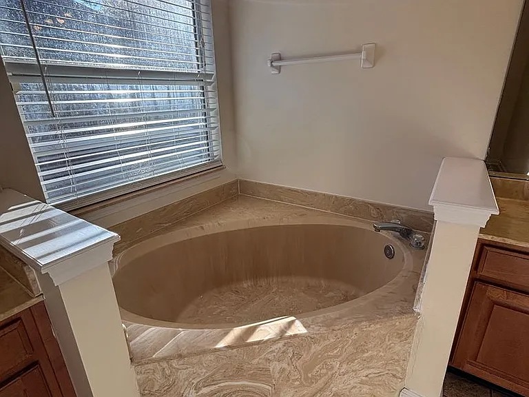 299 Johns Creek Pkwy — Photo 17