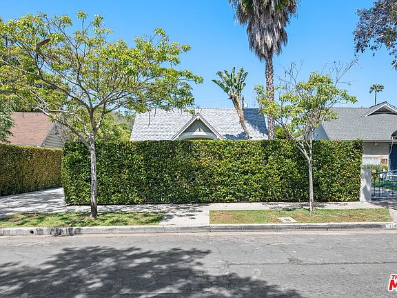 2nd image of 1149 N Poinsettia Pl