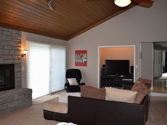3rd image of 10702 Escondido Dr