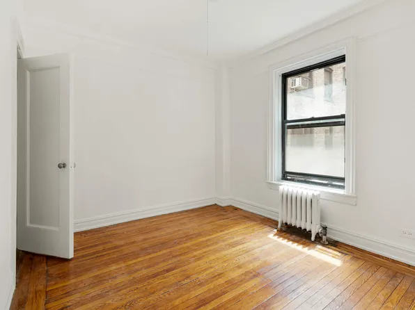 41 West 82nd Street image 8 of 12