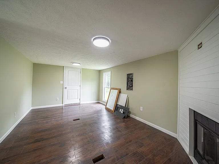 70 Shephard Dr — Photo 24